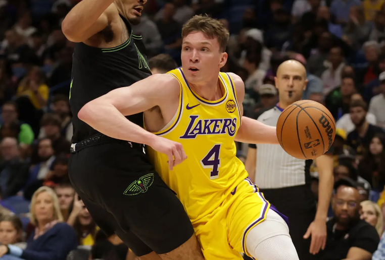 难得命中了两记三分，湖人侧翼新星能否借此机会找到自己的状态？